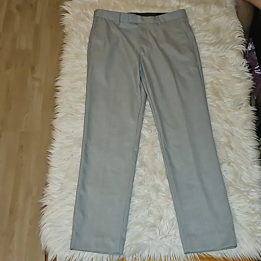 ~~Banana Republic Slim Fit Gray Stripe Dress Pants – NWT, 31x30, Stretch~~